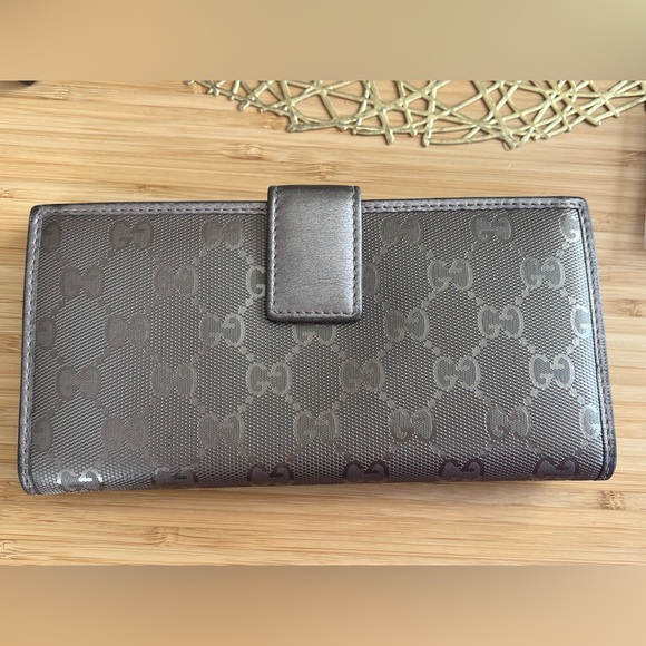 Gucci Women's Metallic Wallet - Picture 10 of 13